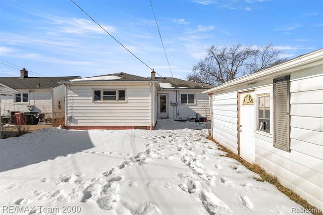 29570 Rosemont Street, Roseville, MI 48066