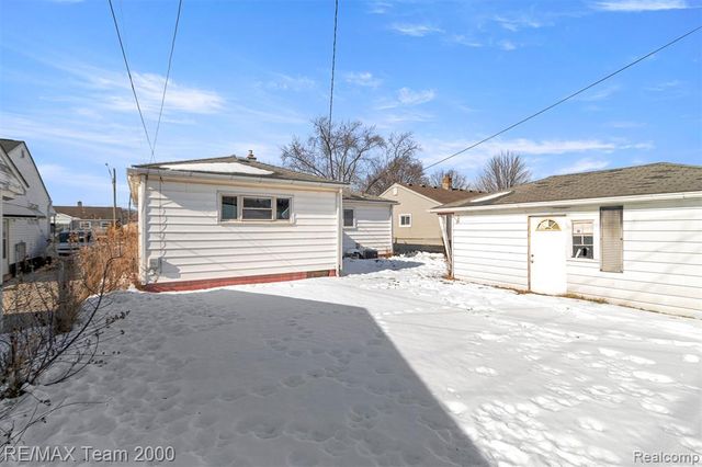 29570 Rosemont Street, Roseville, MI 48066