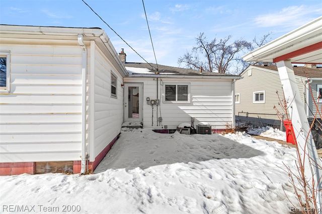 29570 Rosemont Street, Roseville, MI 48066