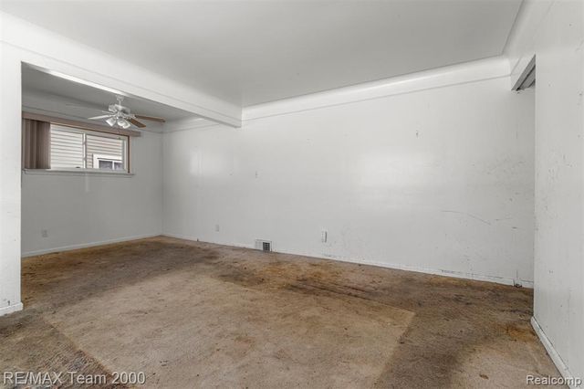 29570 Rosemont Street, Roseville, MI 48066