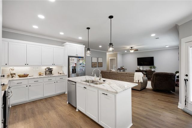 38 Sunset Boulevard, Morrilton, AR 72110