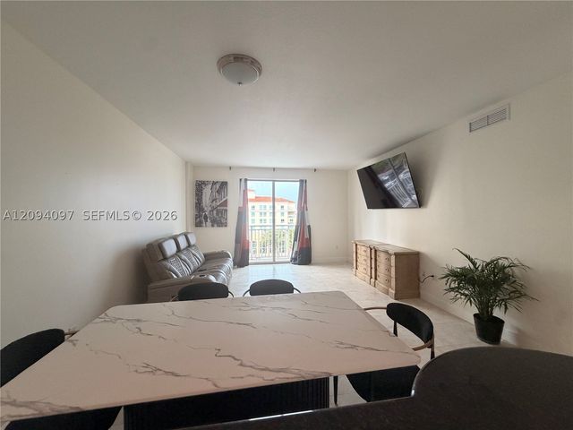 7270 SW 88th St B502, Miami, FL 33156