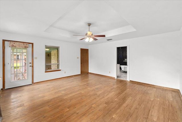 314 Turnstone DR, Buda, TX 78610