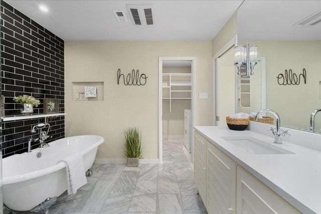 314 Turnstone DR, Buda, TX 78610