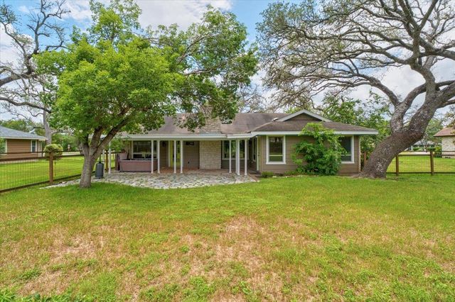 314 Turnstone DR, Buda, TX 78610