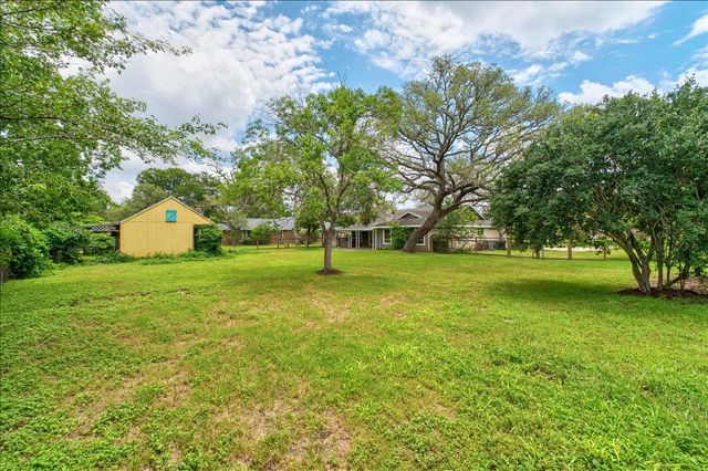 314 Turnstone DR, Buda, TX 78610