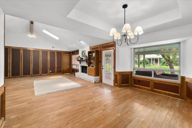 314 Turnstone DR, Buda, TX 78610
