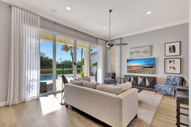 122 Andalusia Way, Palm Beach Gardens, FL 33418