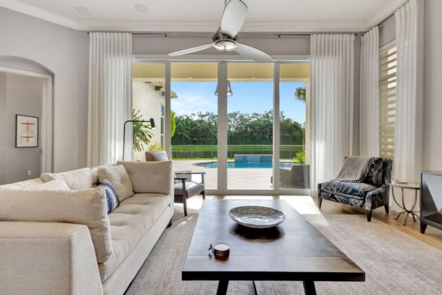 122 Andalusia Way, Palm Beach Gardens, FL 33418