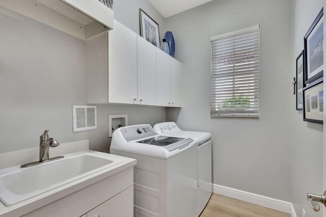 122 Andalusia Way, Palm Beach Gardens, FL 33418