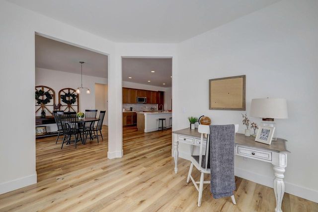 845 Stirling DRIVE #Bldg 23, Unit 46, Oconomowoc, WI 53066