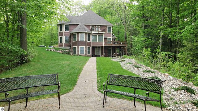 10057 E Leeward Shores Drive, Traverse City, MI 49684
