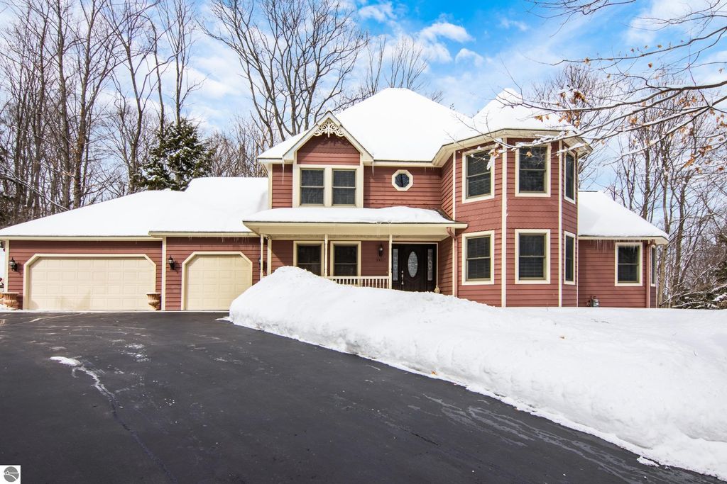 10057 E Leeward Shores Drive, Traverse City, MI 49684