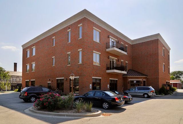 229 S Main Street 2E, Lombard, IL 60148