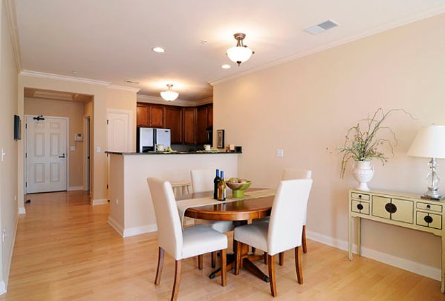 229 S Main Street 2E, Lombard, IL 60148