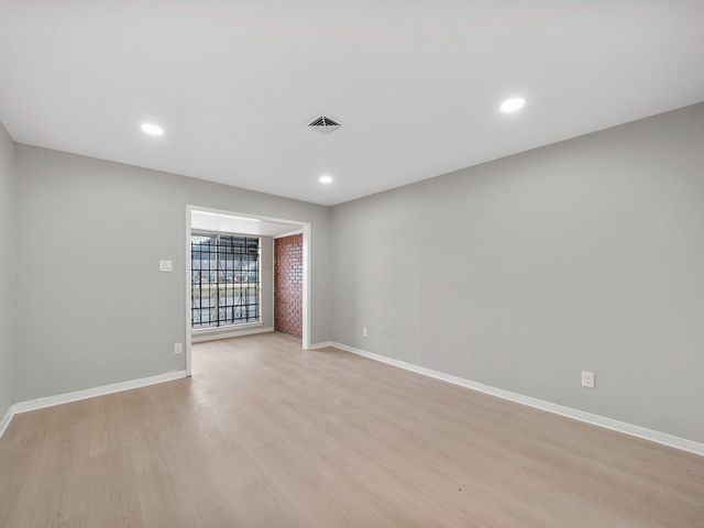 9347 Clearway Drive, Houston, TX 77033