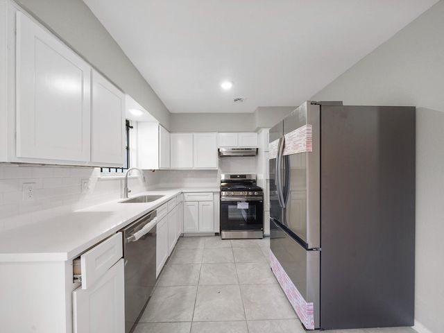 9347 Clearway Drive, Houston, TX 77033