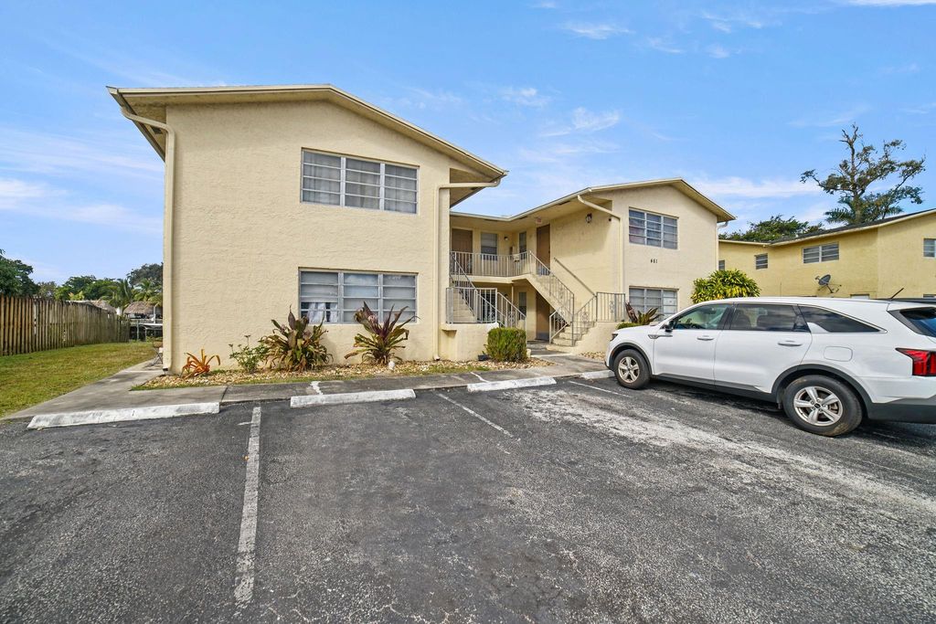 461 Sunshine Dr 6, Coconut Creek, FL 33066