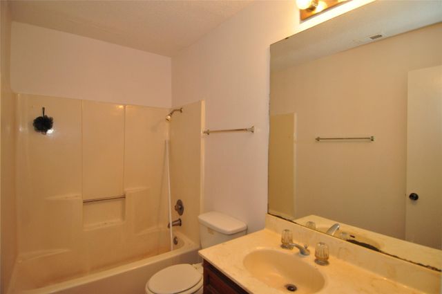 10616 Mellow Meadows Dr, 27D DR 27D, Austin, TX 78750