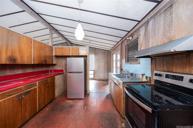 1310 Hoowali Street, Pearl City, HI 96782