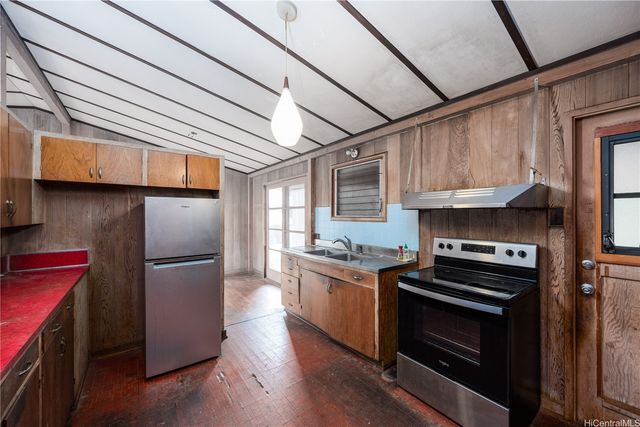 1310 Hoowali Street, Pearl City, HI 96782