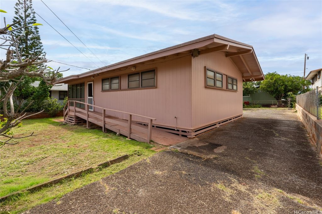 1310 Hoowali Street, Pearl City, HI 96782