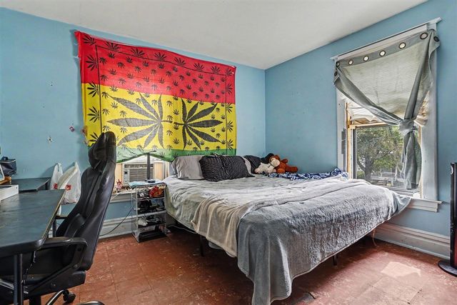 909 Clinton Avenue, Kalamazoo, MI 49001