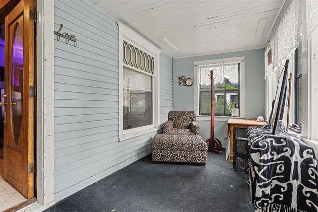 909 Clinton Avenue, Kalamazoo, MI 49001