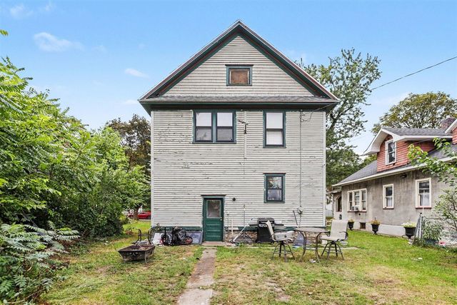 909 Clinton Avenue, Kalamazoo, MI 49001