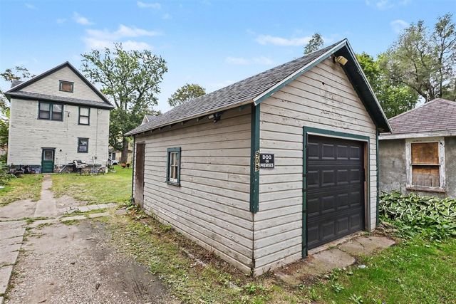 909 Clinton Avenue, Kalamazoo, MI 49001