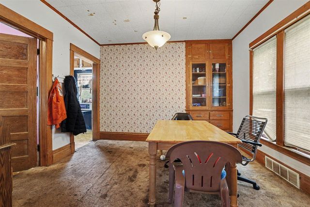 909 Clinton Avenue, Kalamazoo, MI 49001