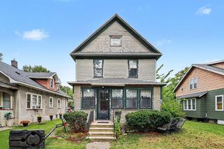 909 Clinton Avenue, Kalamazoo, MI 49001