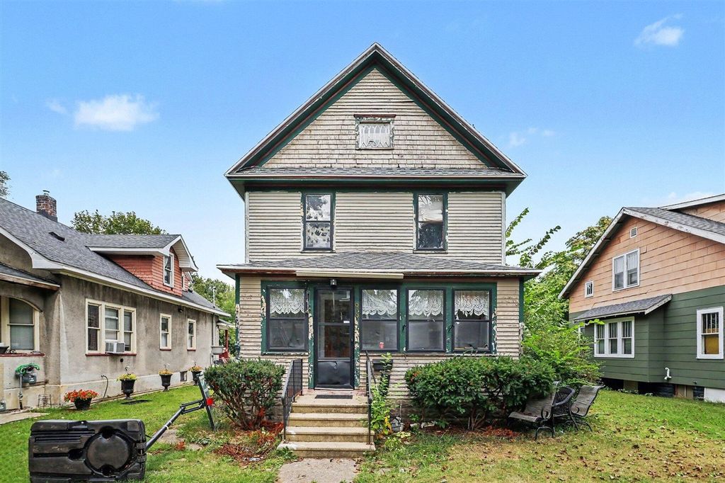 909 Clinton Avenue, Kalamazoo, MI 49001