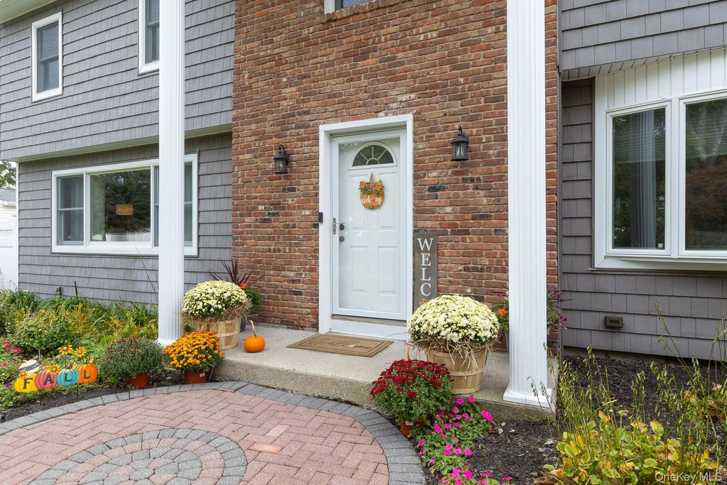 24 Frank Street, Smithtown, NY 11787 — photo 4