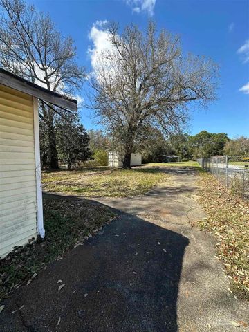 8516 Gulf Beach Hwy, Pensacola, FL 32507