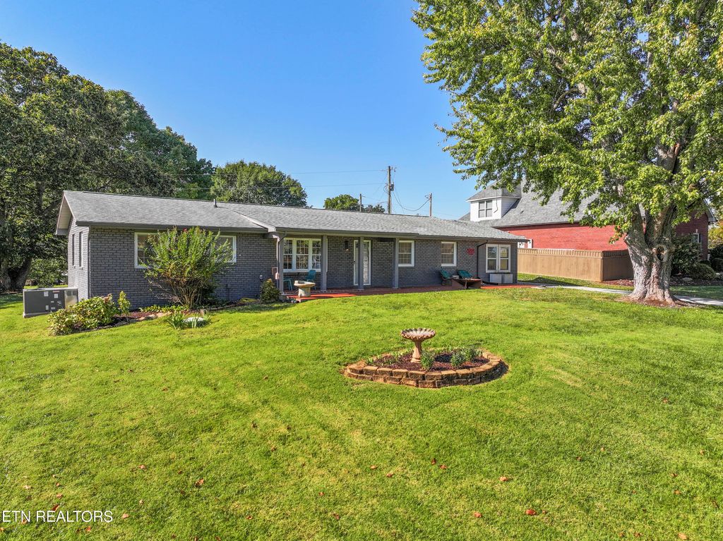 3794 Scenic Drive, Lenoir City, TN 37772