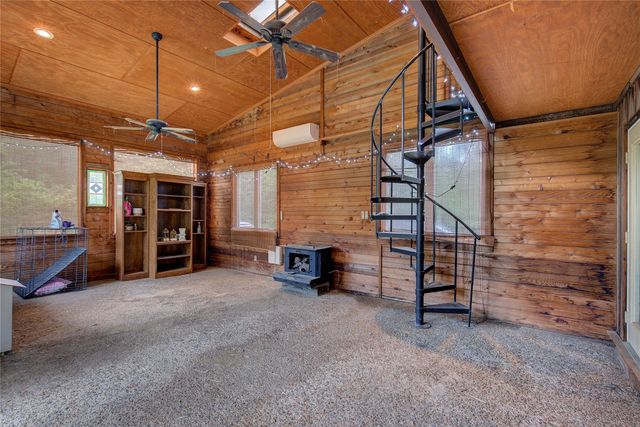 950 Gilmer Road, Winnsboro, TX 75494