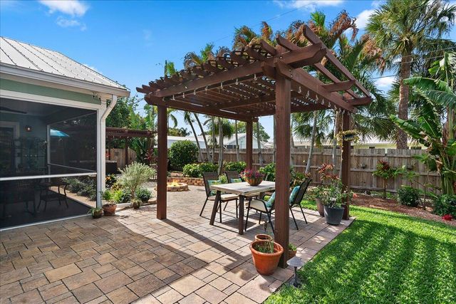8093 SE Carlton Street, Hobe Sound, FL 33455