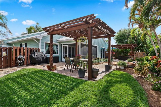 8093 SE Carlton Street, Hobe Sound, FL 33455