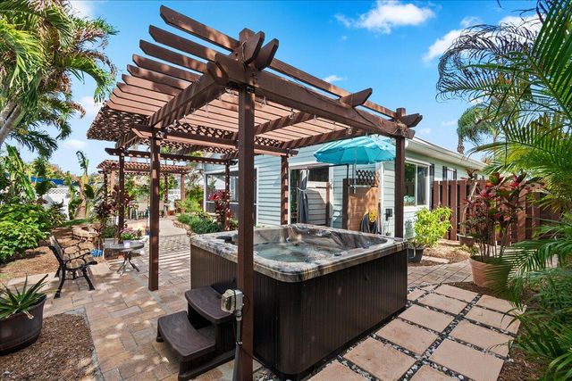 8093 SE Carlton Street, Hobe Sound, FL 33455