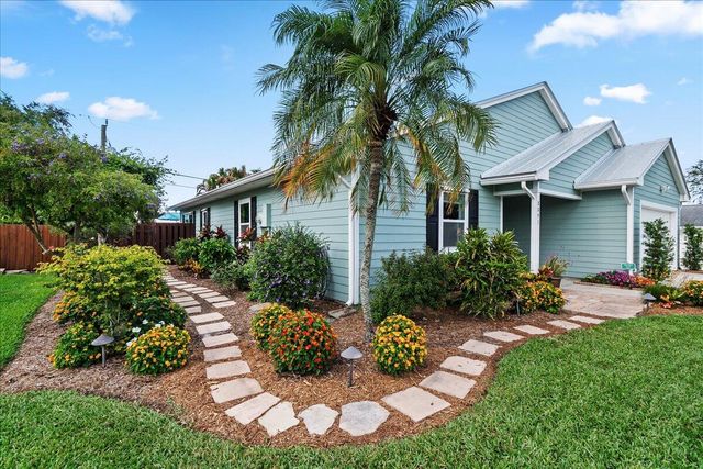 8093 SE Carlton Street, Hobe Sound, FL 33455