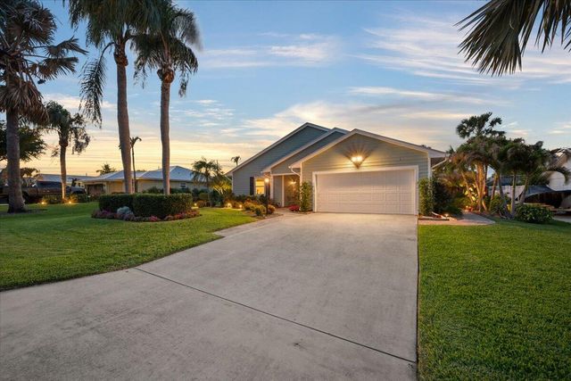 8093 SE Carlton Street, Hobe Sound, FL 33455