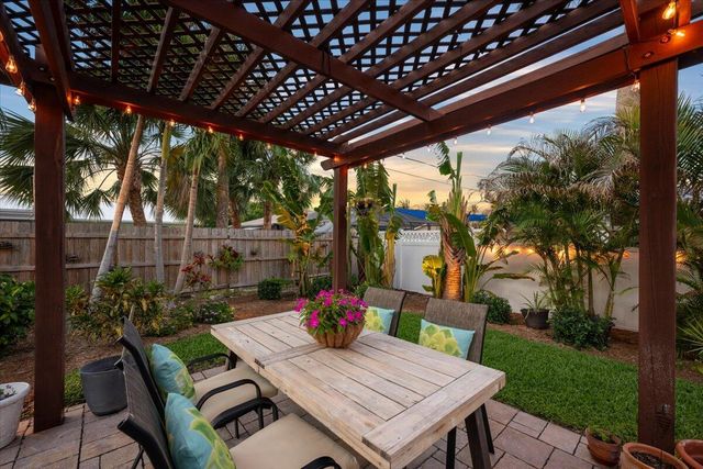 8093 SE Carlton Street, Hobe Sound, FL 33455