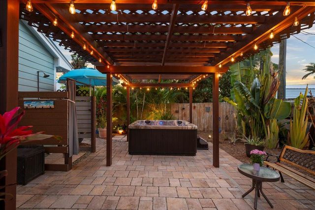 8093 SE Carlton Street, Hobe Sound, FL 33455