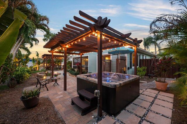 8093 SE Carlton Street, Hobe Sound, FL 33455