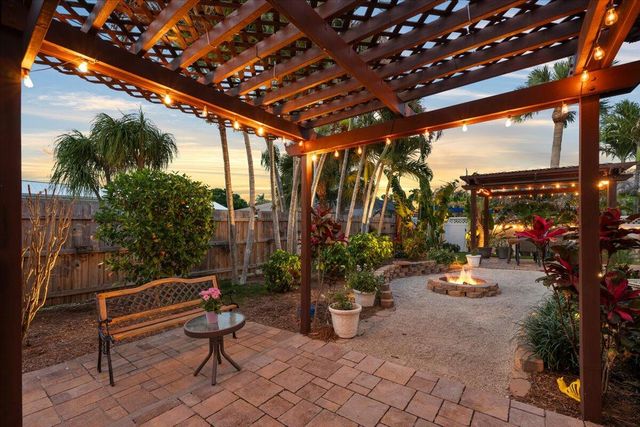 8093 SE Carlton Street, Hobe Sound, FL 33455