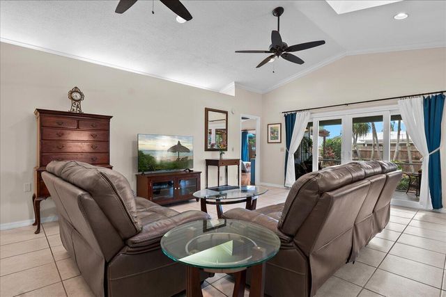 8093 SE Carlton Street, Hobe Sound, FL 33455