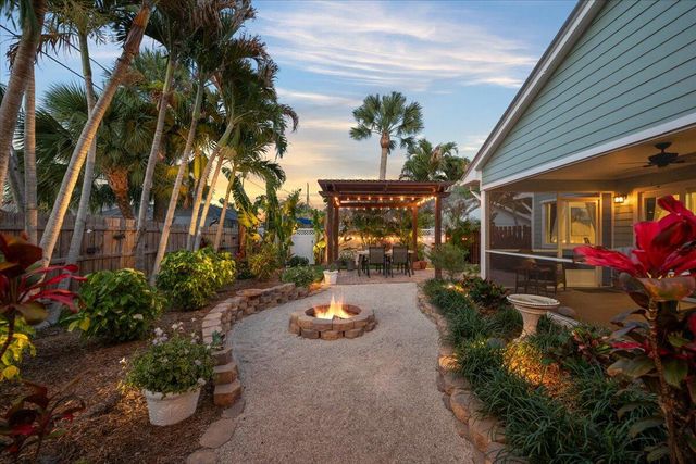 8093 SE Carlton Street, Hobe Sound, FL 33455