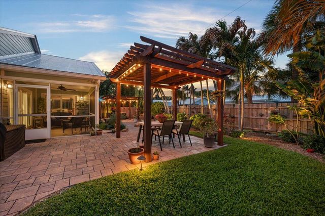 8093 SE Carlton Street, Hobe Sound, FL 33455