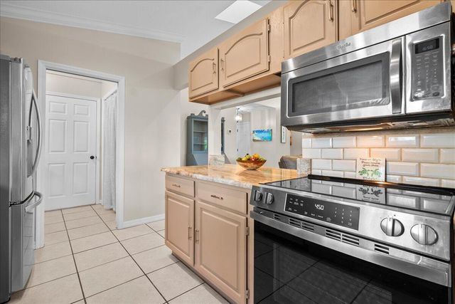 8093 SE Carlton Street, Hobe Sound, FL 33455
